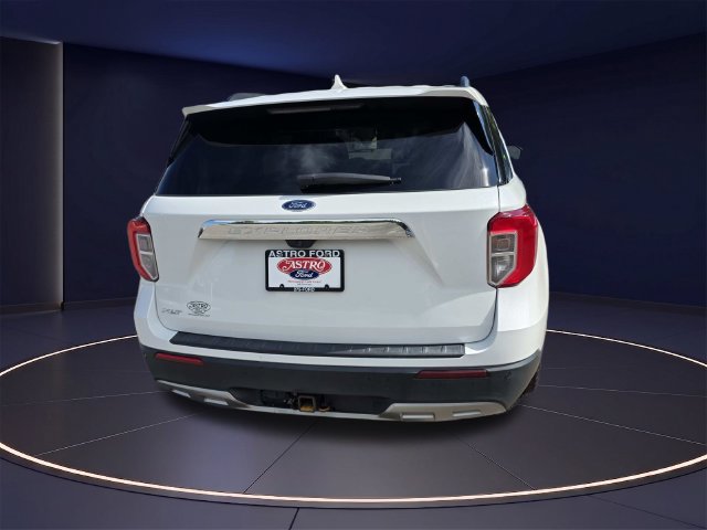 Certified 2023 Ford Explorer XLT w/ Equipment Group 202A RWD image 5