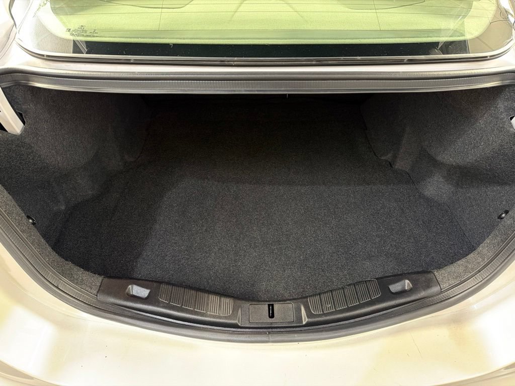 Certified 2018 Ford Fusion SE w/ Fusion SE Technology Package FWD image 34