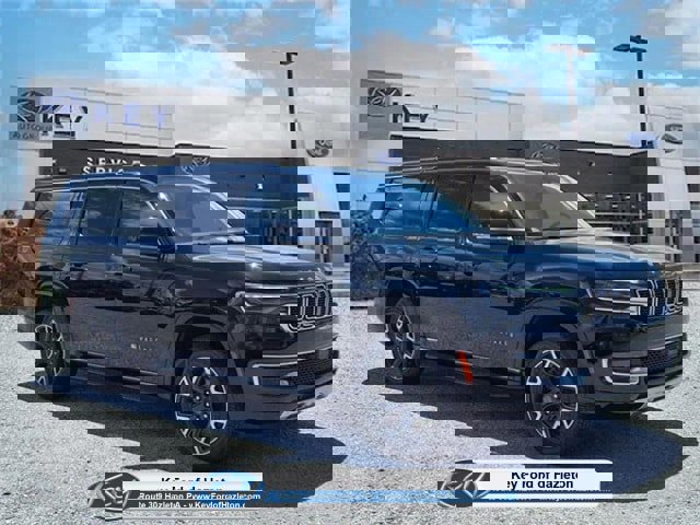 Used 2023 Jeep Wagoneer L Series III w/ Preferred Equipment Group image 7