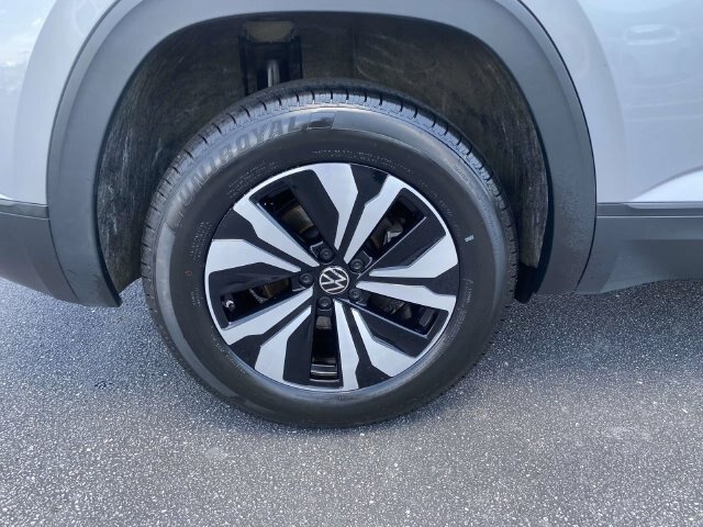 Used 2024 Volkswagen Atlas Cross Sport SE FWD image 9