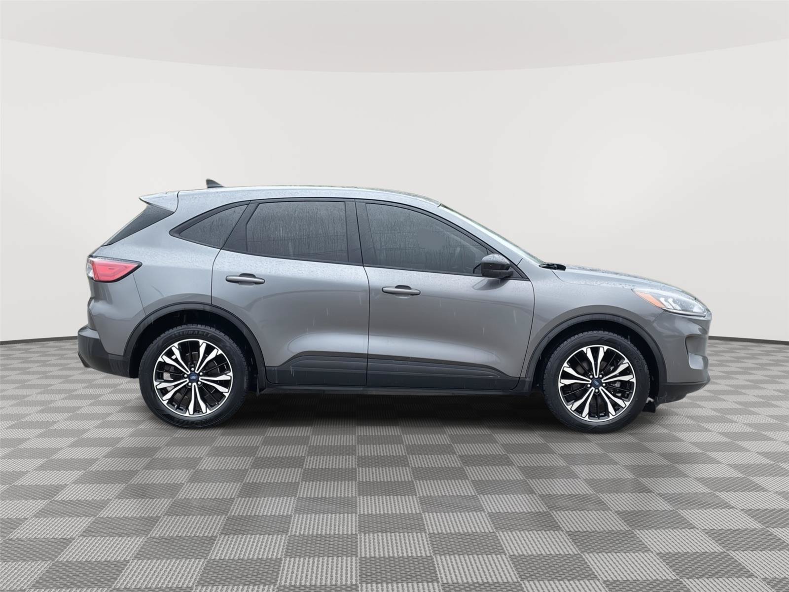 Certified 2022 Ford Escape SE w/ SE Sport Appearance Package AWD/4WD image 6