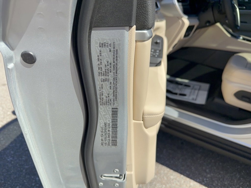 Used 2023 Jeep Grand Cherokee L Limited w/ Luxury Tech Group II image 37