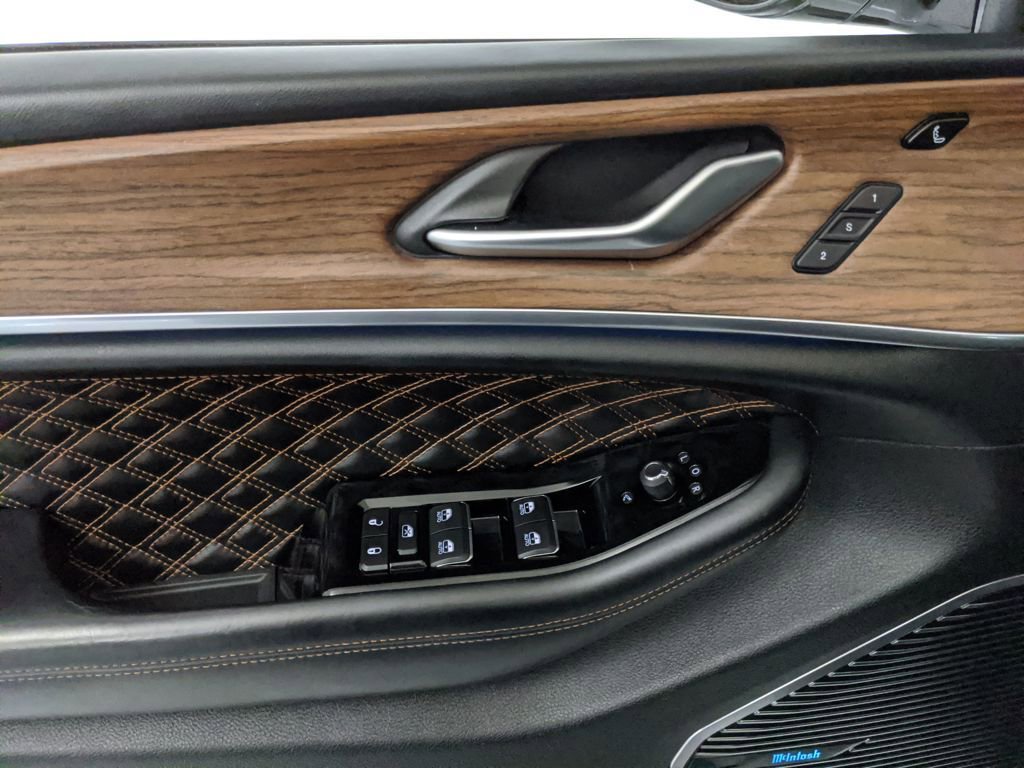 Used 2023 Jeep Grand Cherokee Summit image 16