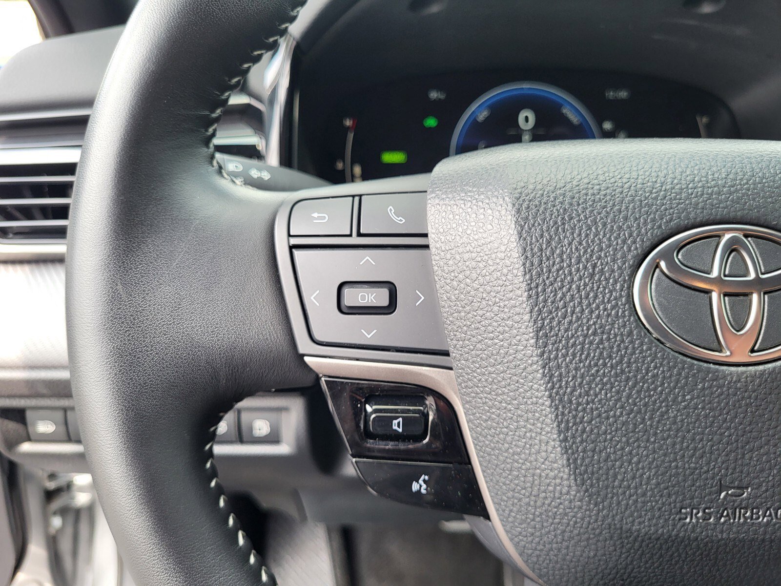 Used 2025 Toyota Camry SE w/ Convenience Package FWD image 27