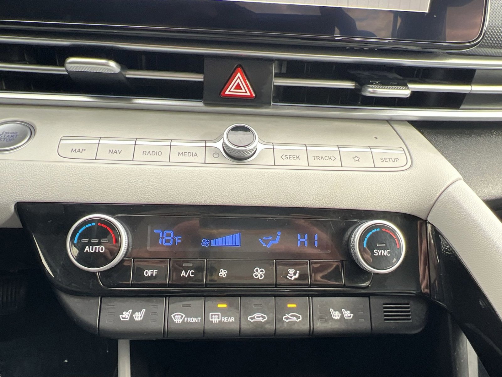 Used 2025 Hyundai Elantra Limited image 21