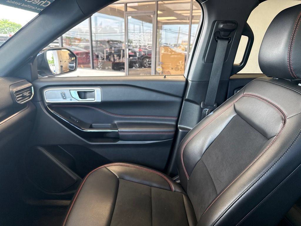 Certified 2024 Ford Explorer ST-Line w/ Class IV Trailer Tow Package AWD/4WD image 28