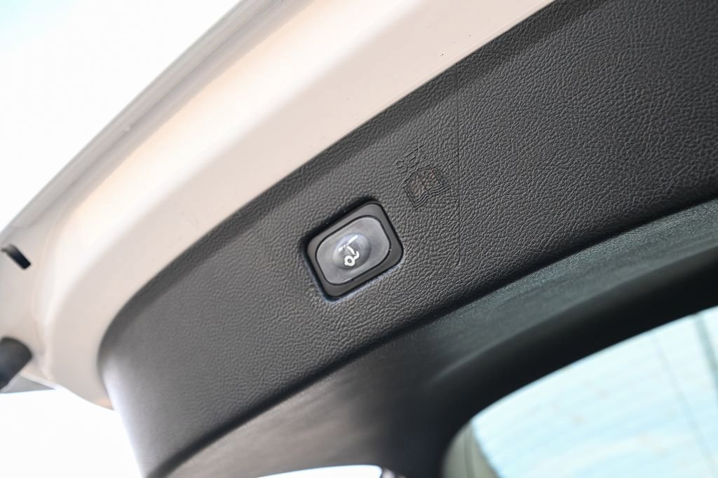 Certified 2020 Ford Edge Titanium w/ Equipment Group 301A image 21