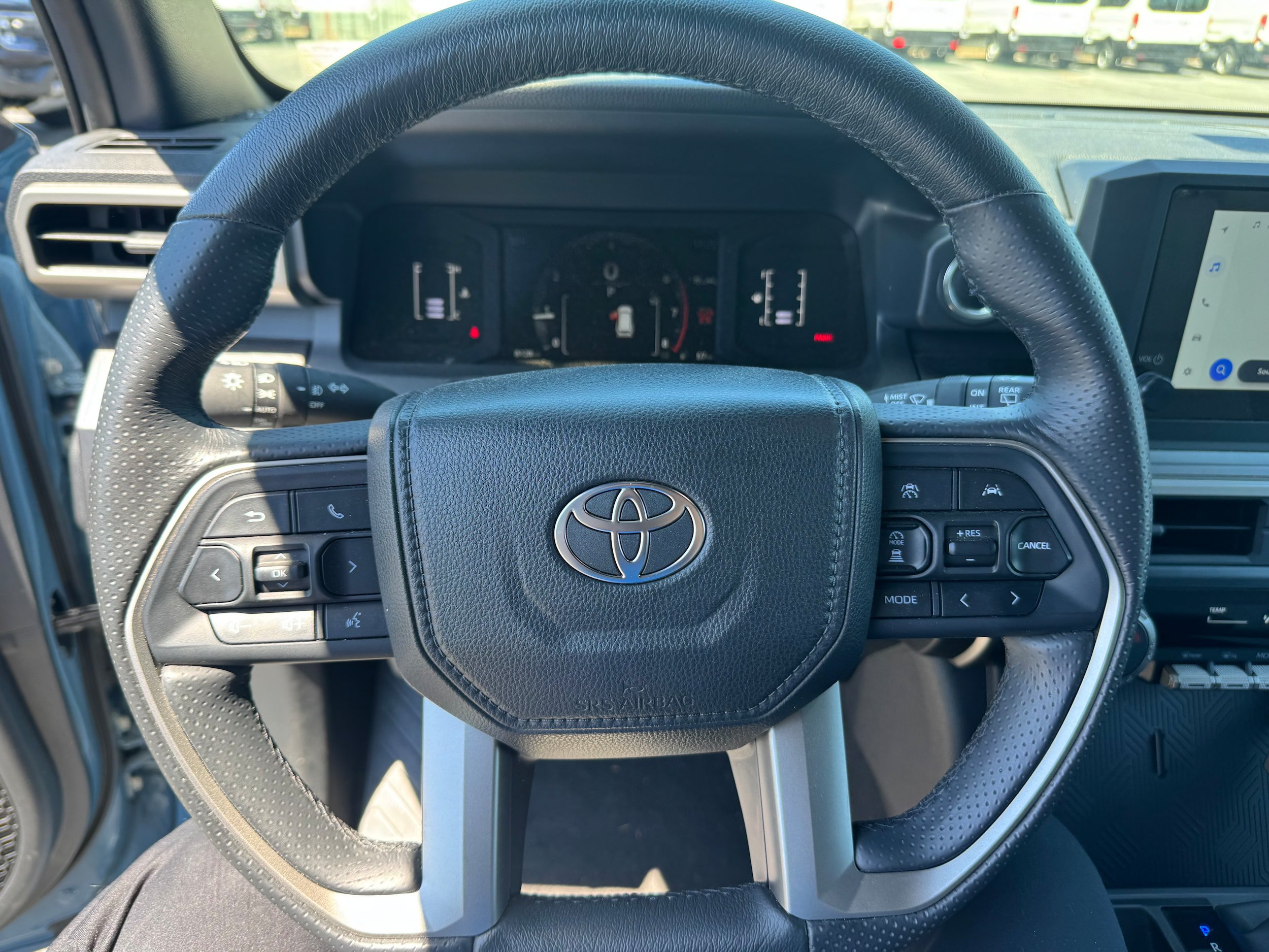 Used 2025 Toyota 4Runner SR5 AWD/4WD image 14