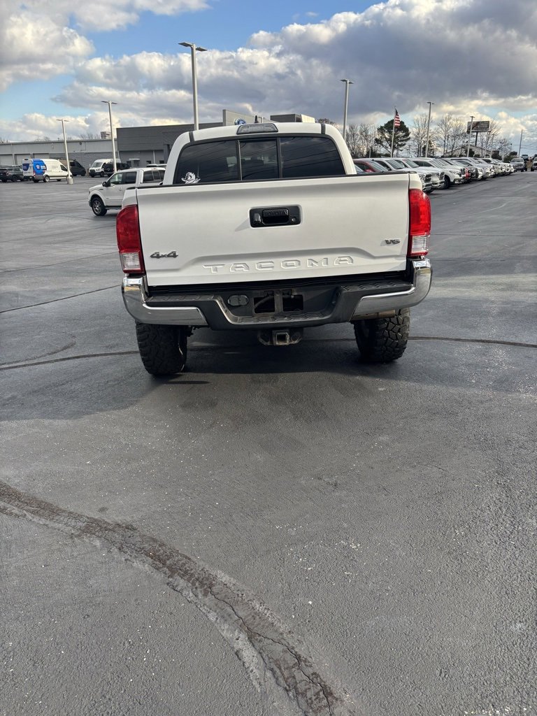 Used 2017 Toyota Tacoma SR5 image 3