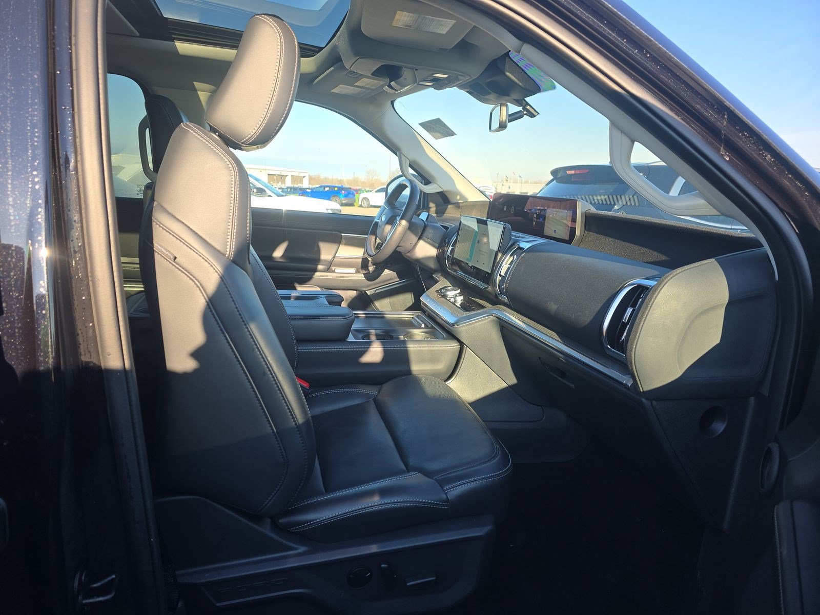 Certified 2025 Ford Expedition Platinum AWD/4WD image 7