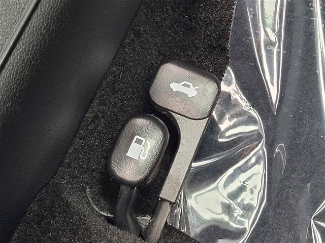 Used 2024 Hyundai Elantra Limited FWD image 17