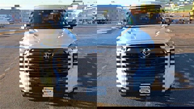 Used 2022 Toyota Tundra SR5 w/ Convenience Package image 4