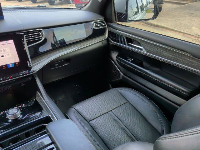 Used 2022 Jeep Wagoneer Series II RWD image 13