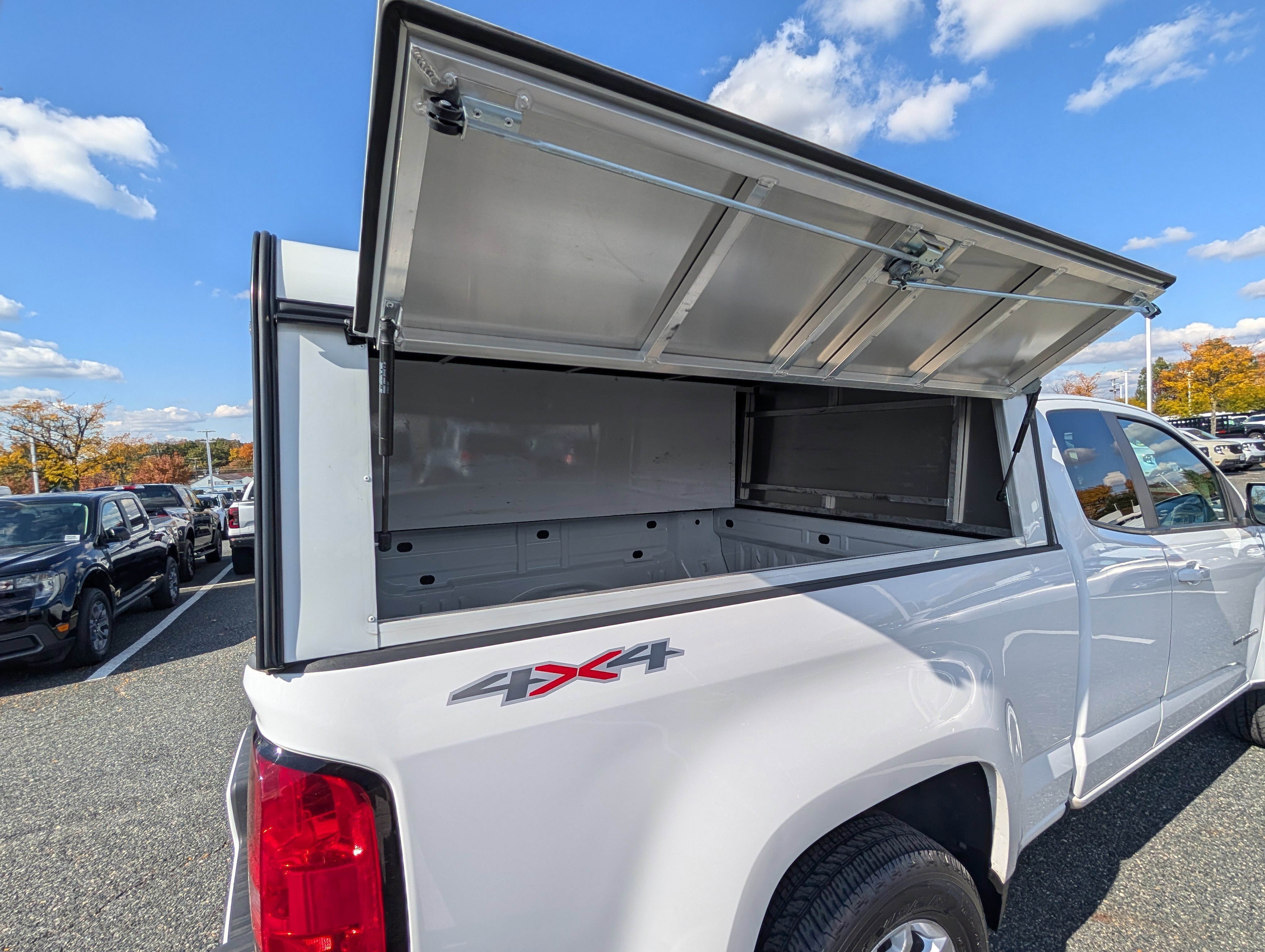 Used 2022 Chevrolet Colorado LT w/ Safety Package image 6