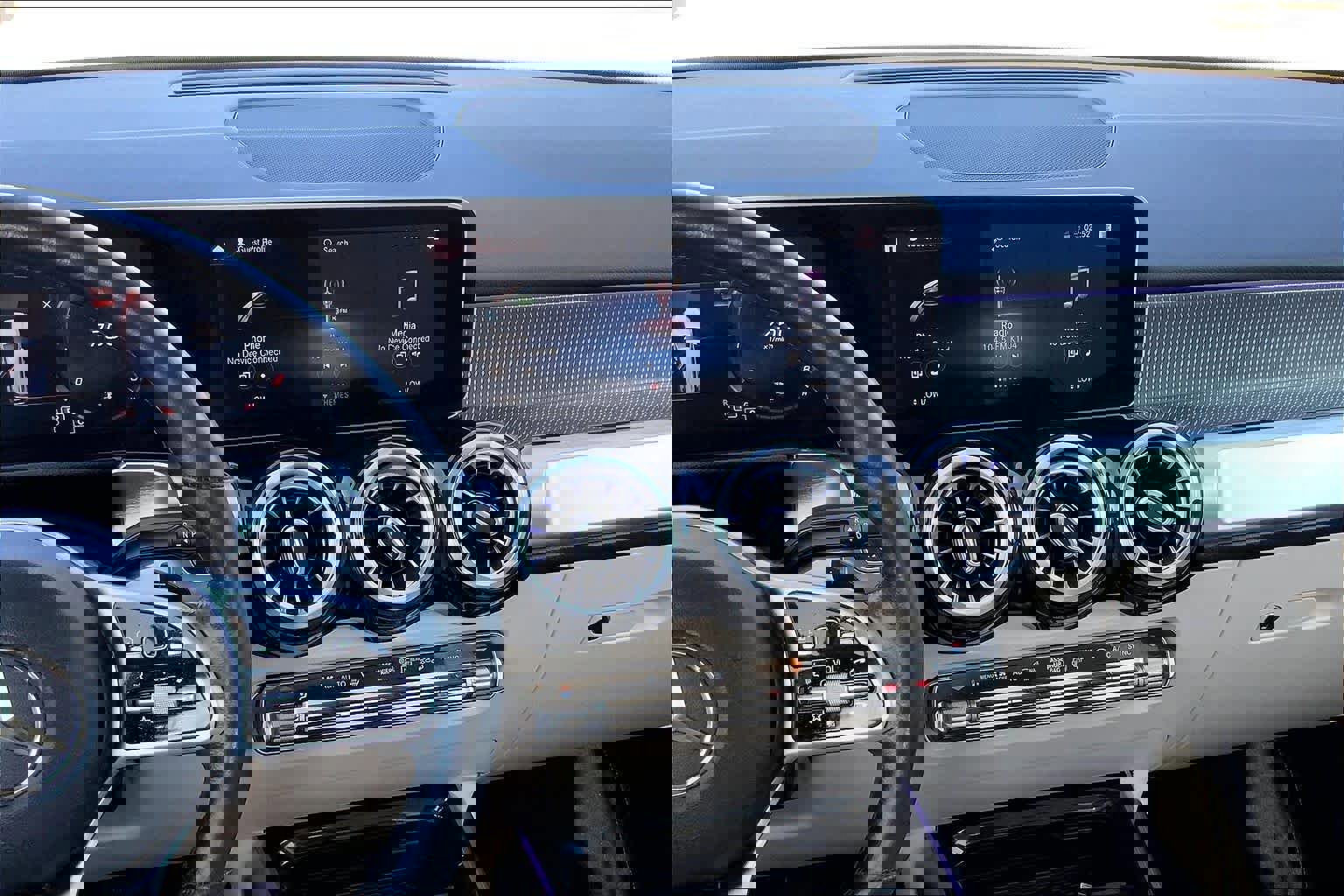 Used 2021 Mercedes-Benz GLB 250 w/ Premium Package image 9