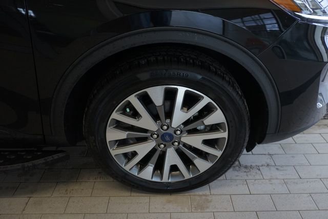 Certified 2022 Ford Escape Titanium w/ Class II Trailer Tow Package AWD/4WD image 17