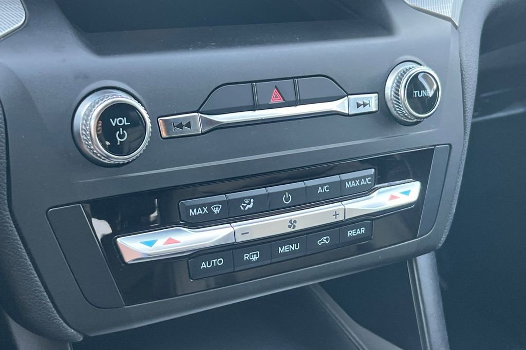 Certified 2020 Ford Explorer XLT w/ Equipment Group 202A image 23