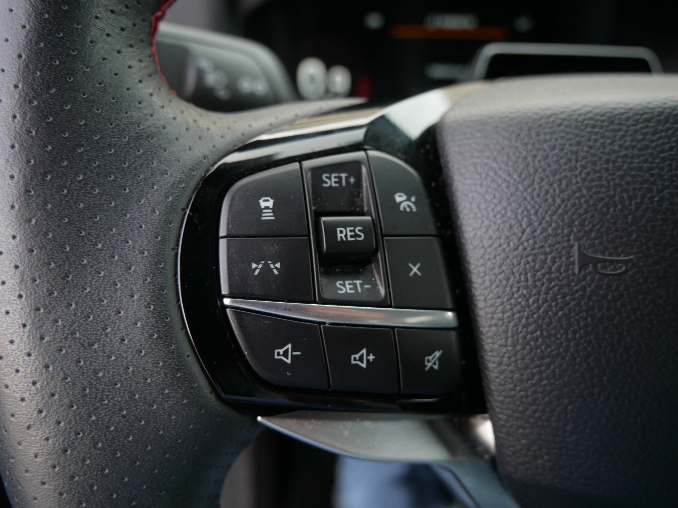 Certified 2025 Ford Explorer ST-Line image 28