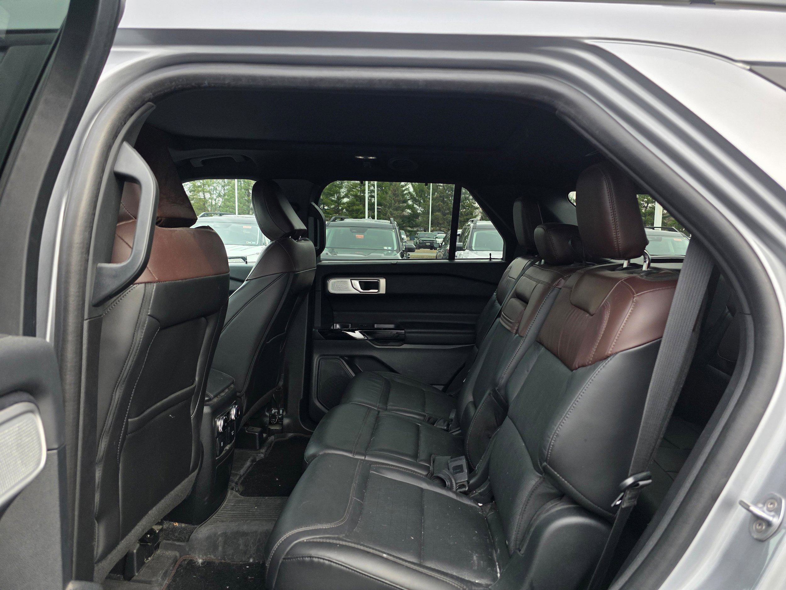Certified 2023 Ford Explorer Platinum w/ Premium Technology Package AWD/4WD image 11