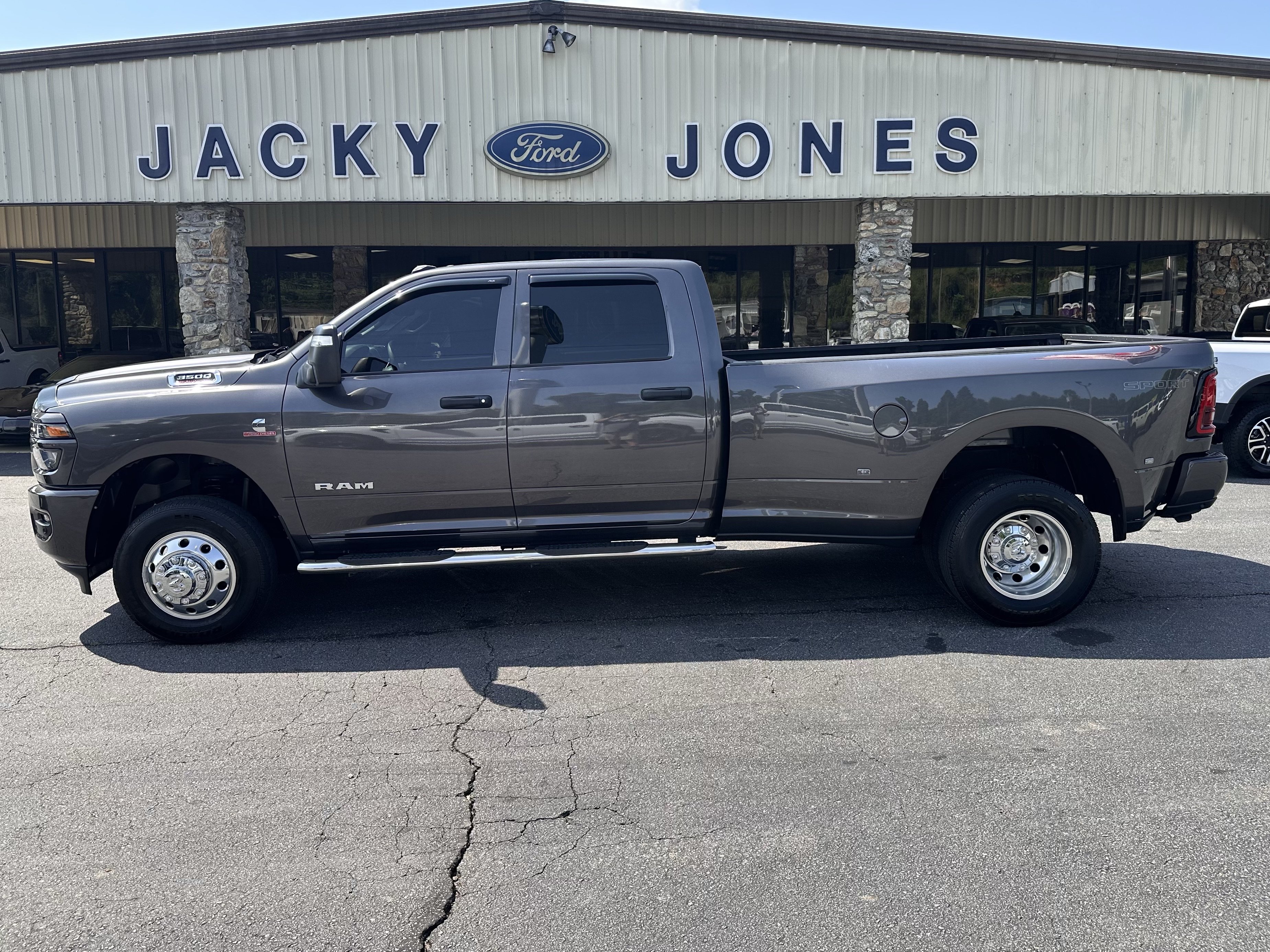 Used 2025 RAM 3500 Big Horn AWD/4WD image 1
