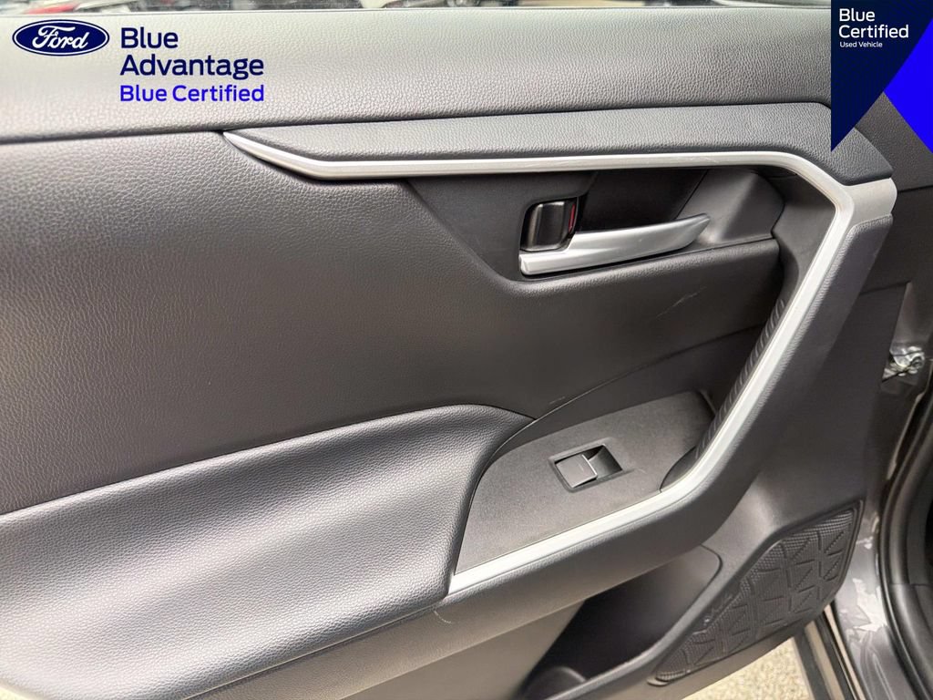 Used 2025 Toyota RAV4 XLE AWD/4WD image 11