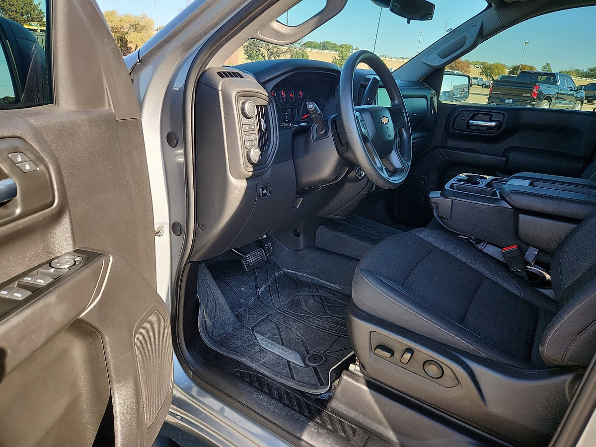 Used 2025 Chevrolet Silverado 1500 Custom w/ Turbomax Blackout Package AWD/4WD image 18