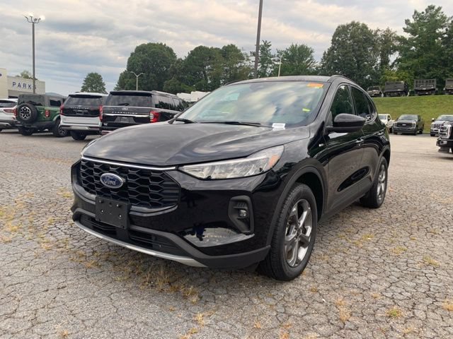 Certified 2025 Ford Escape ST-Line Select AWD/4WD image 4