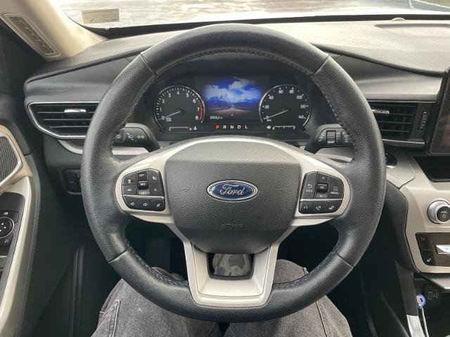 Certified 2022 Ford Explorer XLT w/ Equipment Group 202A image 19