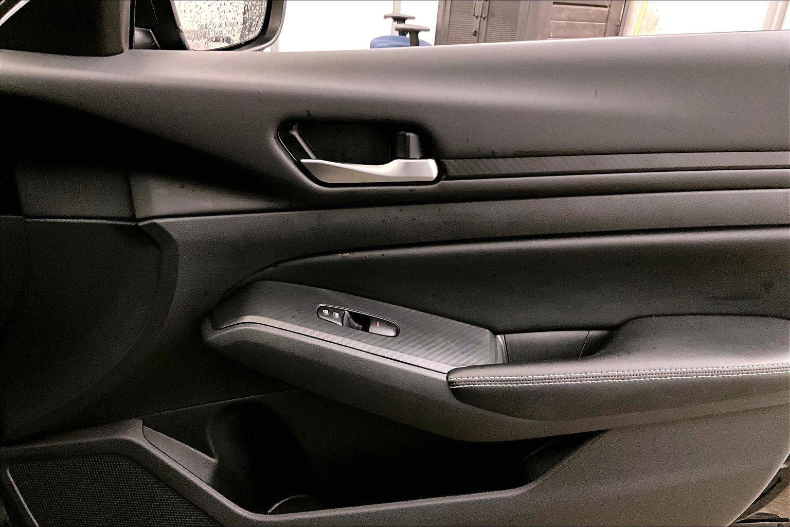 Used 2024 Nissan Altima 2.5 SV image 23