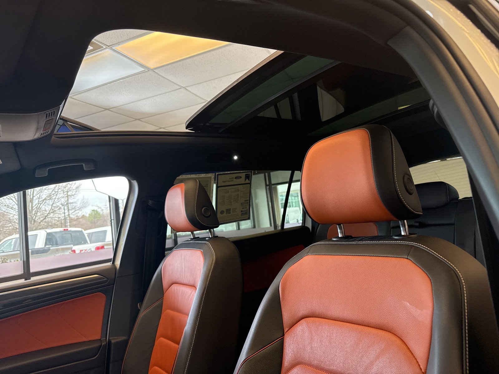 Used 2021 Volkswagen Tiguan SEL Premium R-Line image 17