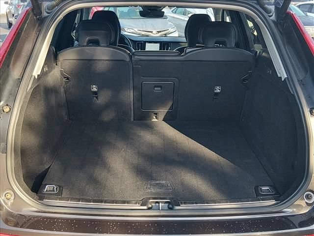 Used 2023 Volvo XC60 B5 Plus FWD image 16