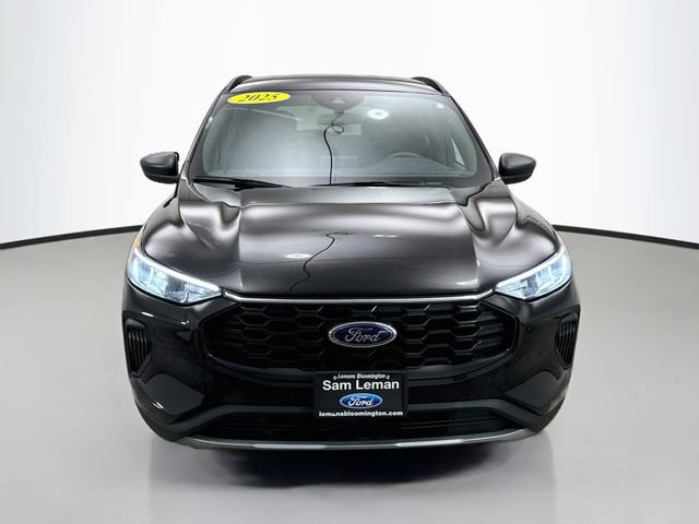 Certified 2025 Ford Escape ST-Line AWD/4WD image 2