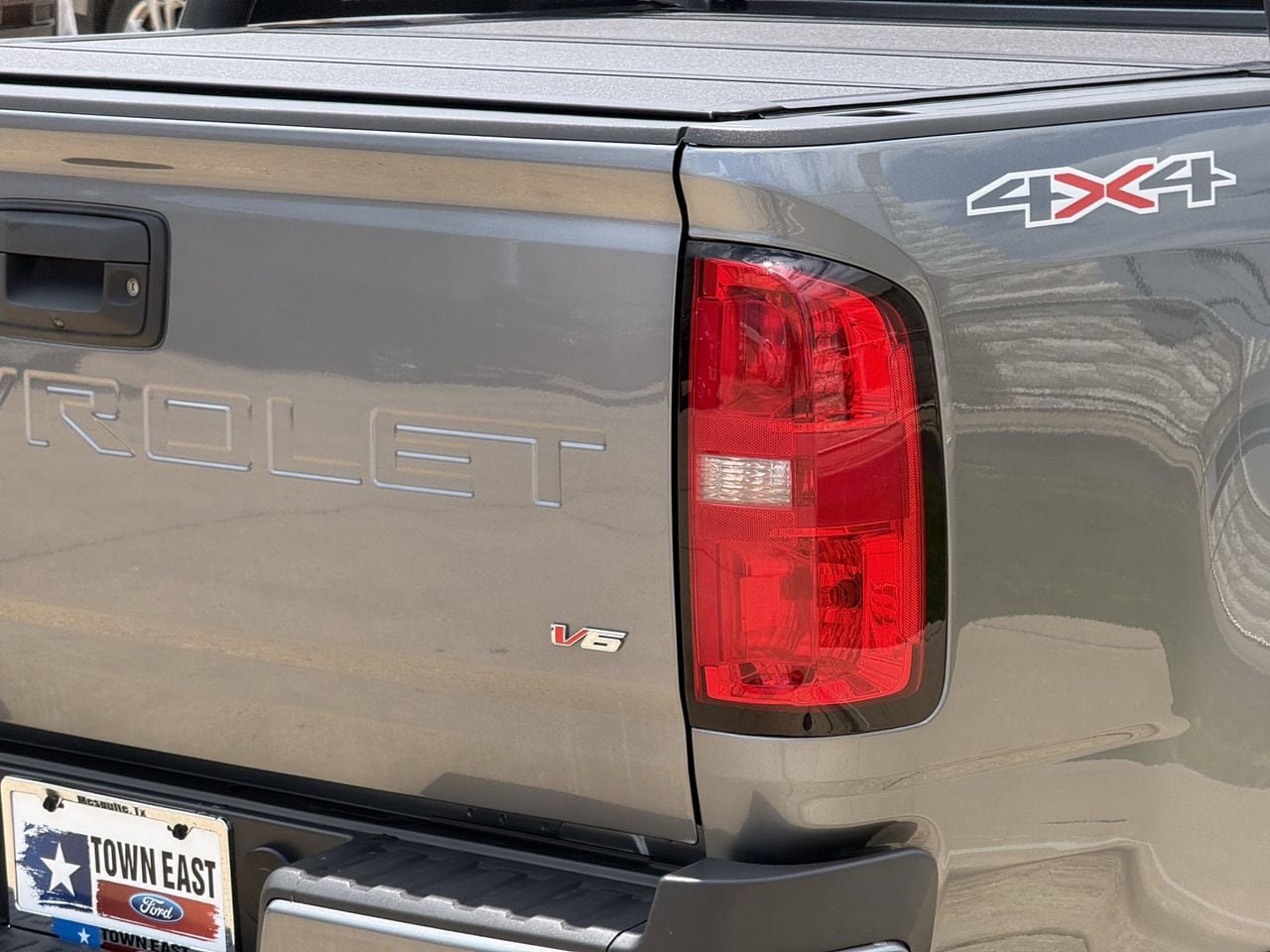 Used 2022 Chevrolet Colorado LT AWD/4WD image 7