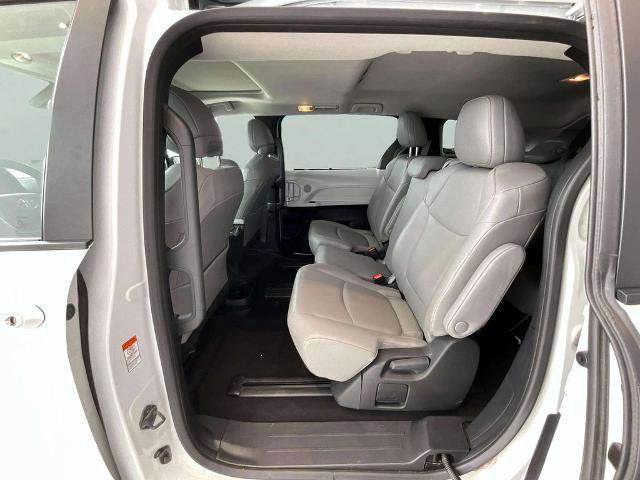 Used 2025 Toyota Sienna XLE FWD image 18