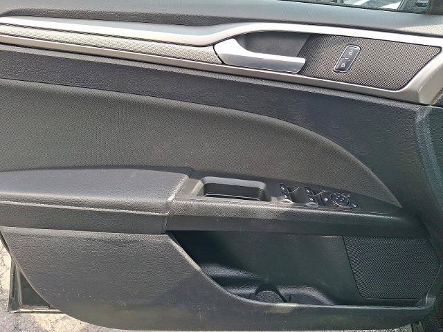 Certified 2018 Ford Fusion SE FWD image 12