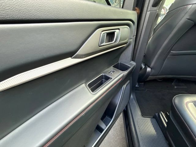 Certified 2025 Ford Explorer ST-Line w/ Premium Package AWD/4WD image 32