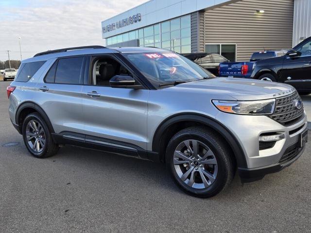 Certified 2022 Ford Explorer XLT w/ Equipment Group 202A image 3