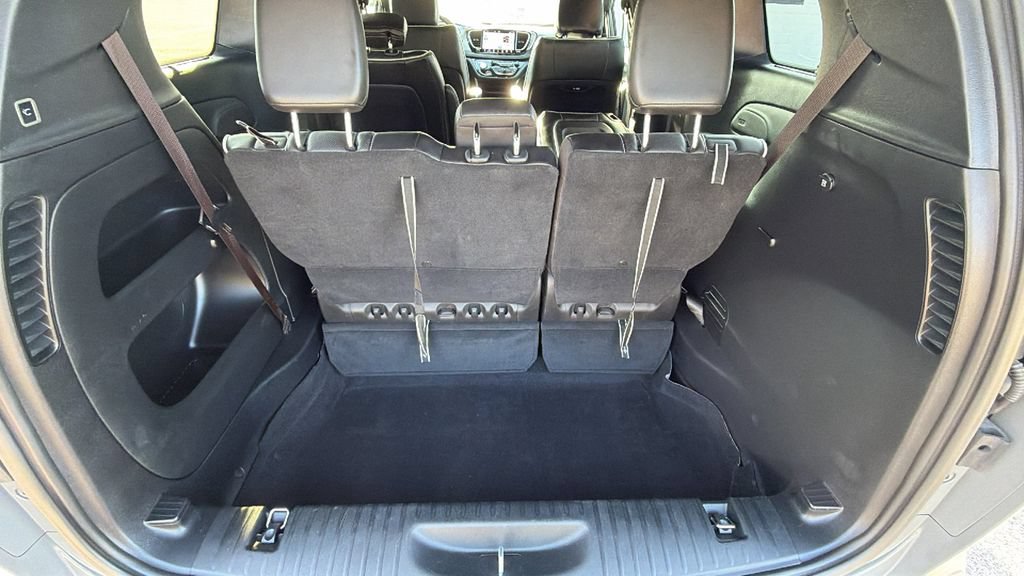Used 2025 Chrysler Pacifica Limited FWD image 12