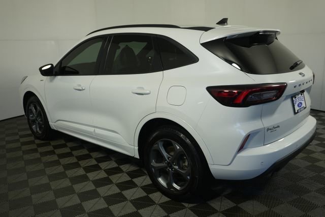 Certified 2023 Ford Escape ST-Line w/ Tech Pack #1 AWD/4WD image 5