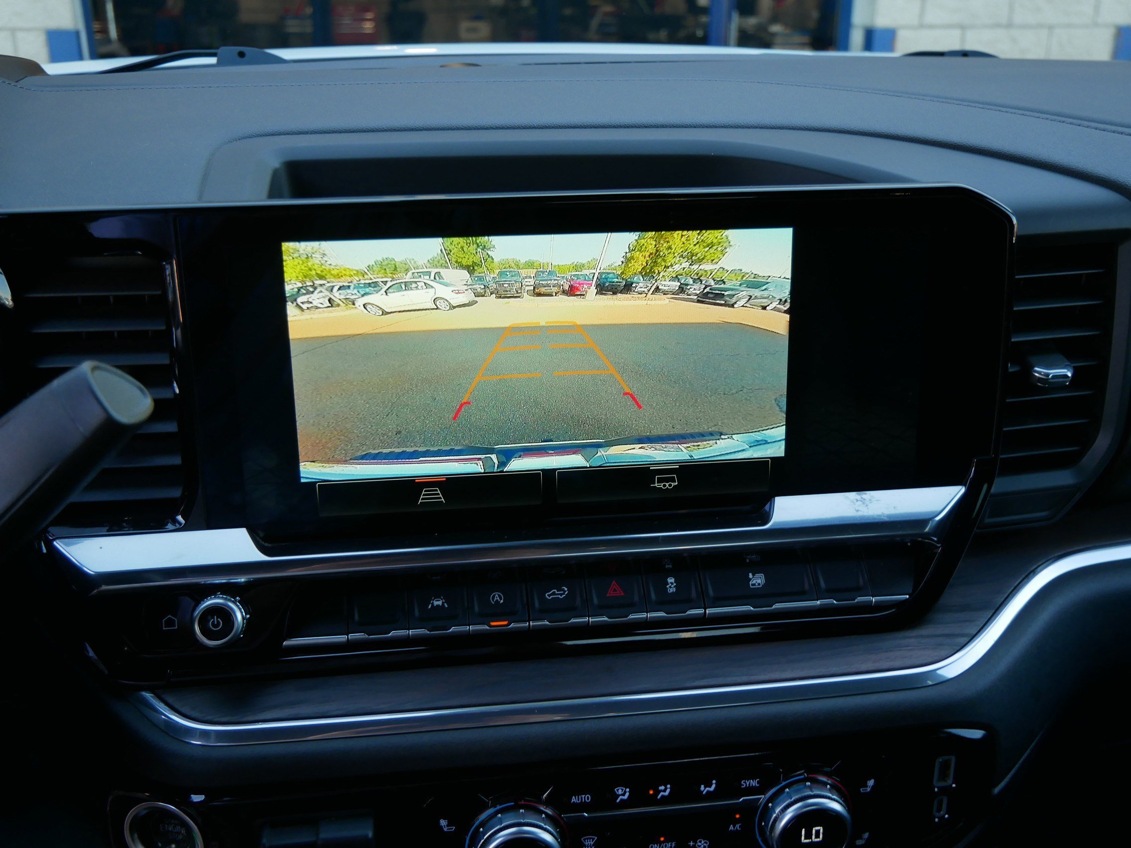 Used 2025 GMC Sierra 1500 SLT image 30