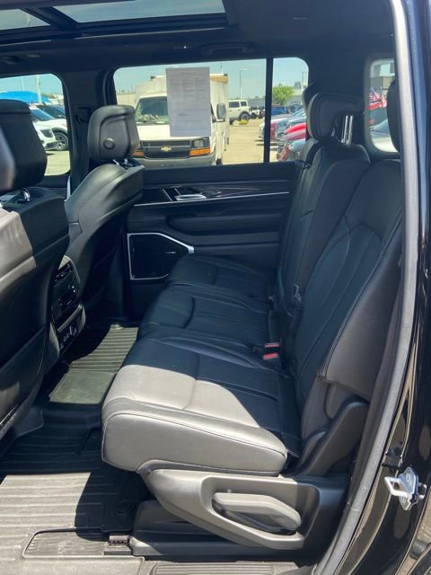 Used 2022 Jeep Wagoneer Series II w/ Premium Group I AWD/4WD image 6