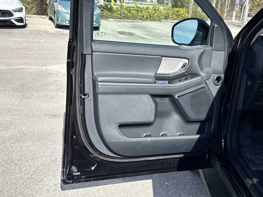 Certified 2025 Ford Expedition Active image 13