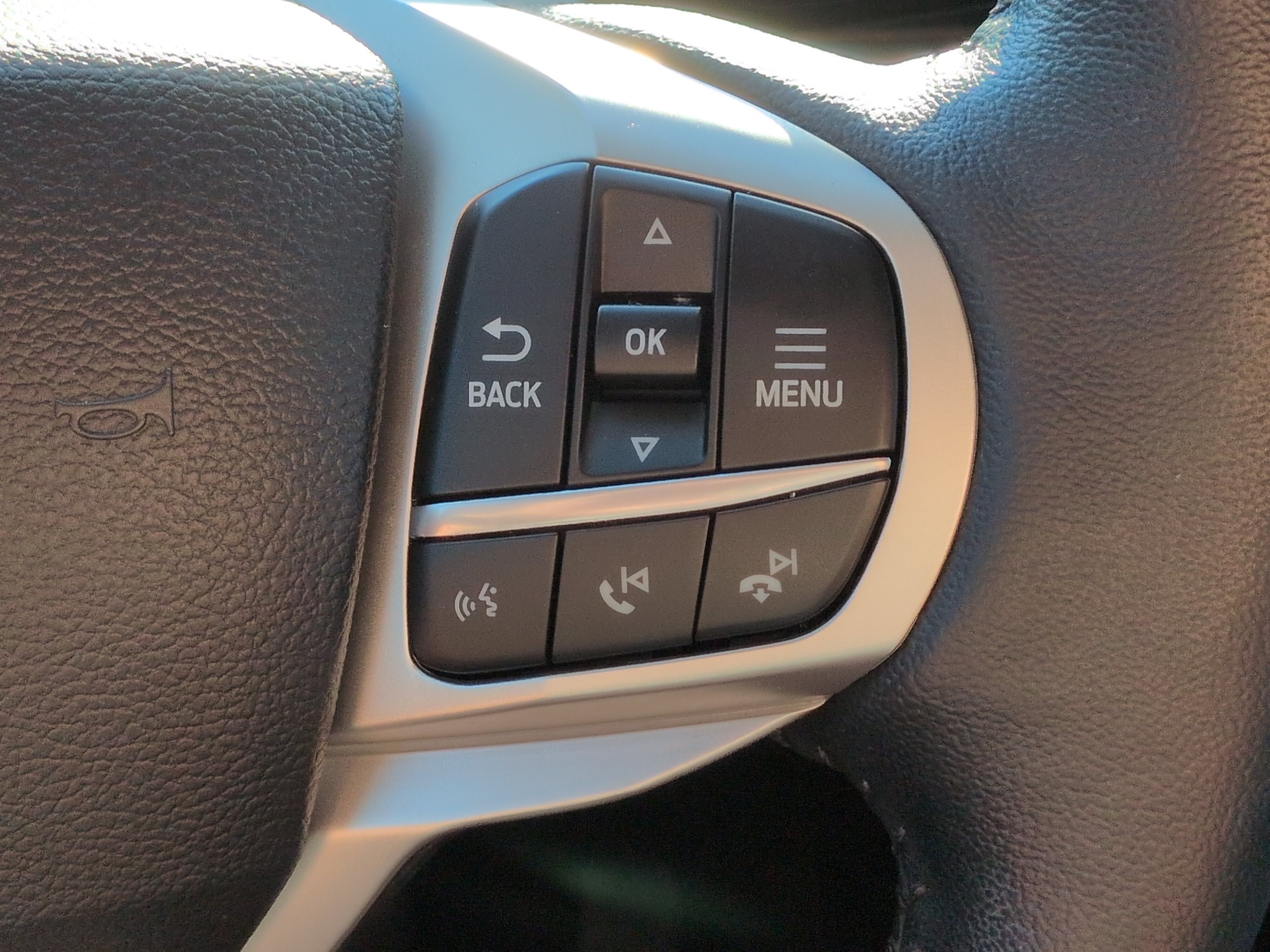 Certified 2022 Ford Explorer XLT w/ Equipment Group 202A RWD image 24