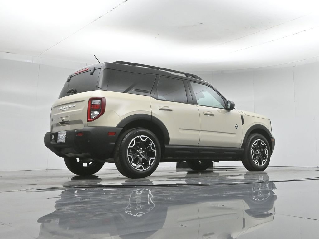 Certified 2025 Ford Bronco Sport Outer Banks w/ Outer Banks Tech Package+ AWD/4WD image 50