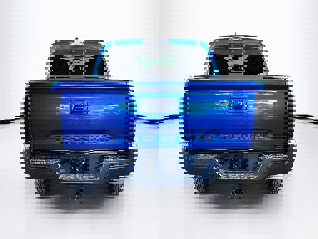 Used 2018 Toyota Tacoma SR5 RWD image 4