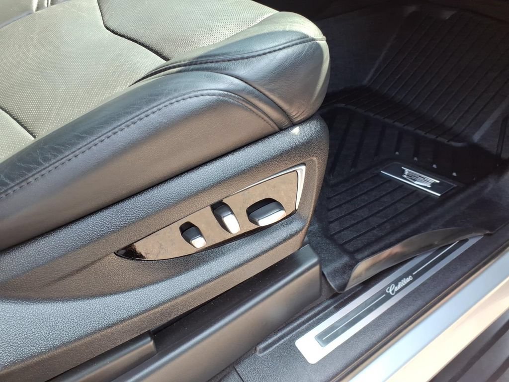 Used 2019 Cadillac Escalade Luxury RWD image 5