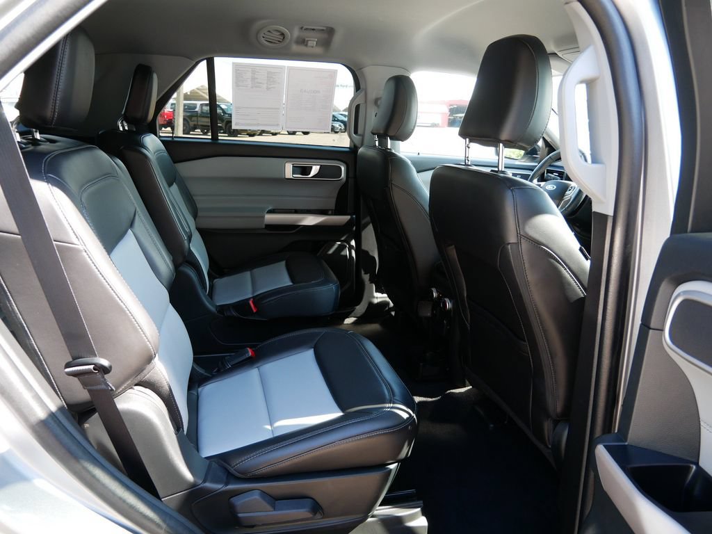 Certified 2023 Ford Explorer XLT w/ Equipment Group 202A AWD/4WD image 9