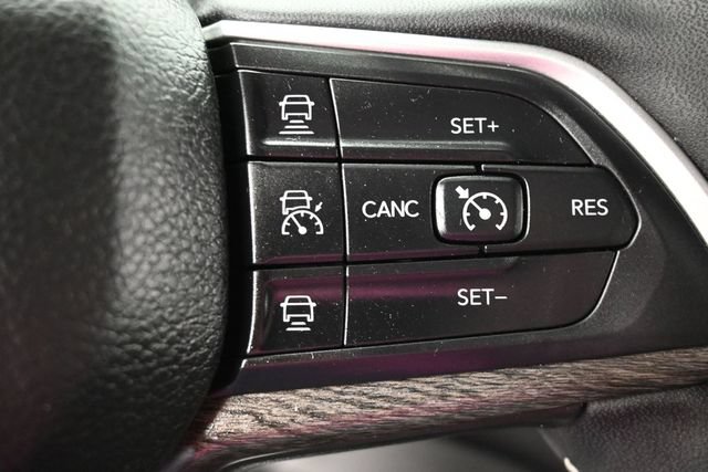 Used 2023 Jeep Grand Cherokee L Limited AWD/4WD image 17