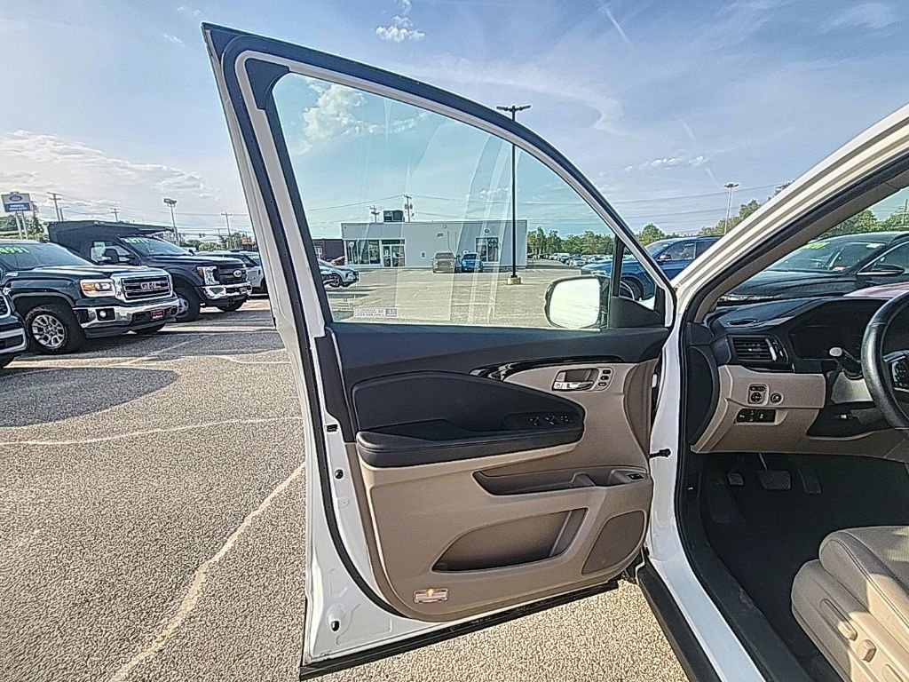 Used 2020 Honda Pilot Elite image 11