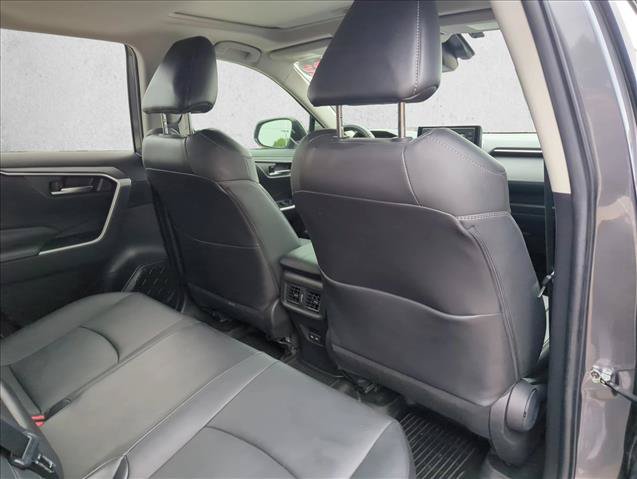 Used 2022 Toyota RAV4 XLE Premium AWD/4WD image 22